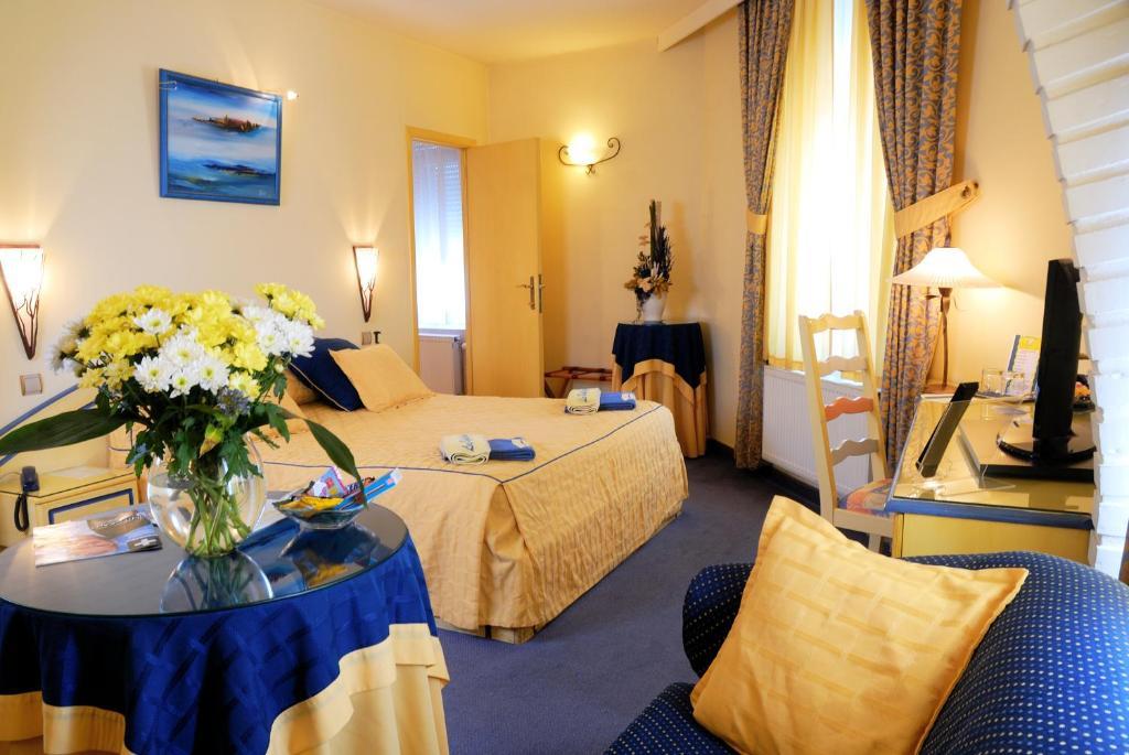 Les Reflets Jaunes Givet Room photo