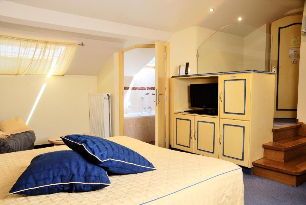 Les Reflets Jaunes Givet Room photo