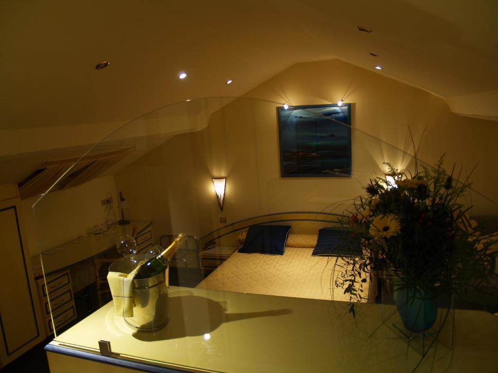 Les Reflets Jaunes Givet Room photo